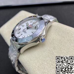 VS Factory Replica Omega Seamaster Diver 300M 210.30.42.20.04.001 White Dial Series