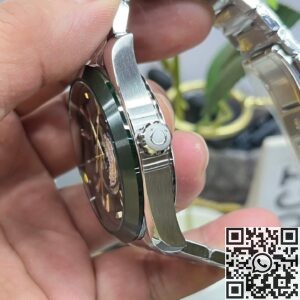 VS Factory Fake Omega Seamaster 220.30.43.22.10.001 Dark Green Dial vs. Universal Time /8903 Dark Green