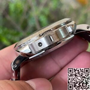 Explore the VS Factory Fake Watch Panerai Luminor PAM1116 44mm with a unique dark green dial featuring a rare solar radiation pattern.