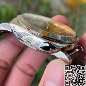 Explore the VS Factory Fake Watch Panerai Luminor PAM1116 44mm with a unique dark green dial featuring a rare solar radiation pattern.