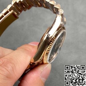 Q Factory Replica Rolex Day-Date M128235-0085: 36mm Peacock Green Dial – A Masterpiece of Luxury