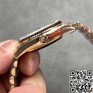 Q Factory Replica Rolex Day-Date M128235-0085: 36mm Peacock Green Dial – A Masterpiece of Luxury