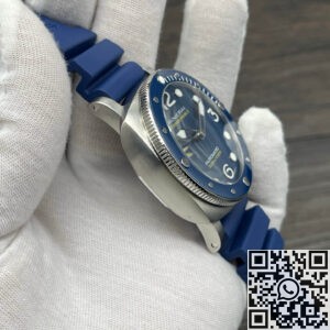 Dive in Style – VS Factory Panerai Submersible Replica Watch PAM1676 44mm Blue Bezel