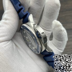 Dive in Style – VS Factory Panerai Submersible Replica Watch PAM1676 44mm Blue Bezel