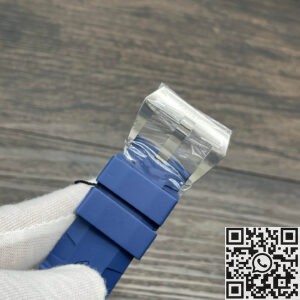 Dive in Style – VS Factory Panerai Submersible Replica Watch PAM1676 44mm Blue Bezel