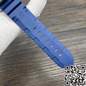 Dive in Style – VS Factory Panerai Submersible Replica Watch PAM1676 44mm Blue Bezel